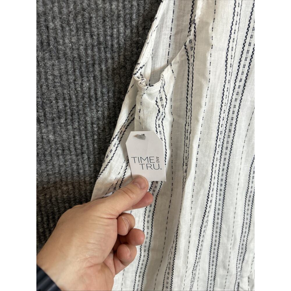 Time and Tru White and Navy Vertical Stripe Ruffle V-Neck Sleeveless Top - Picture 4 of 10